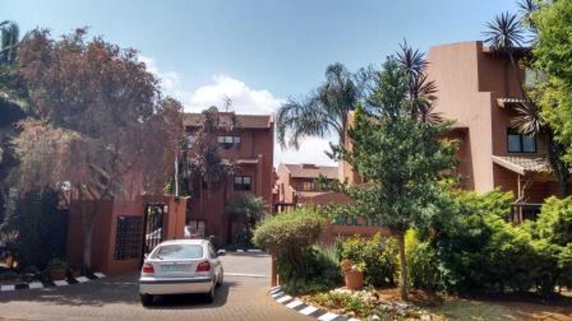 Front View of property in Buurendal 