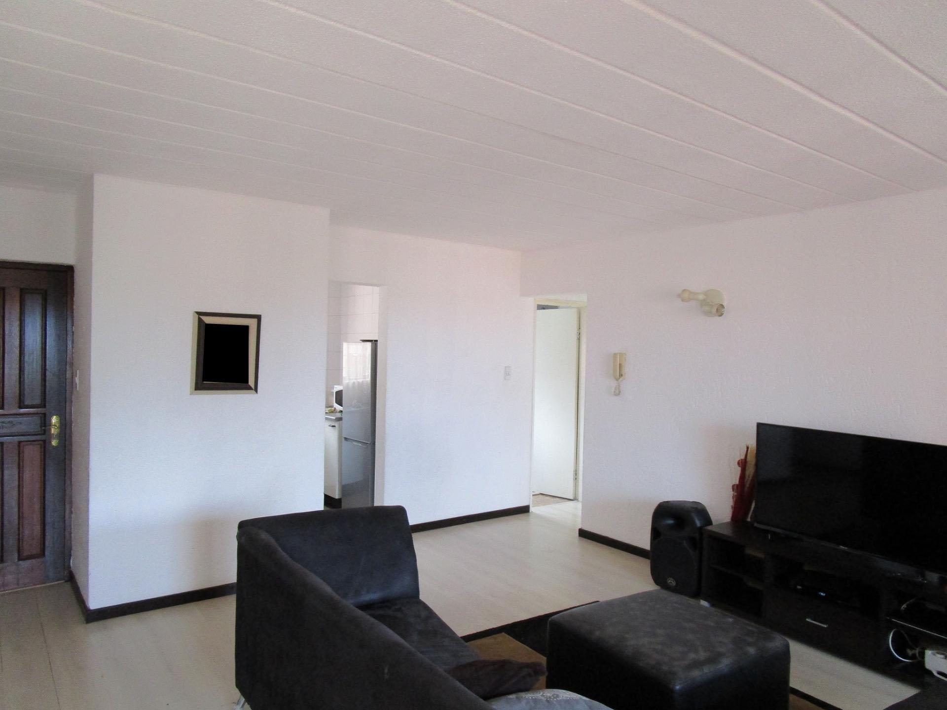 Lounges - 28 square meters of property in Little Falls
