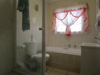 Bathroom 1 - 5 square meters of property in Amorosa