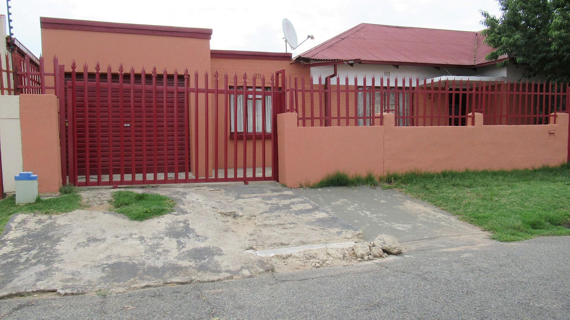 Front View of property in Regents Park