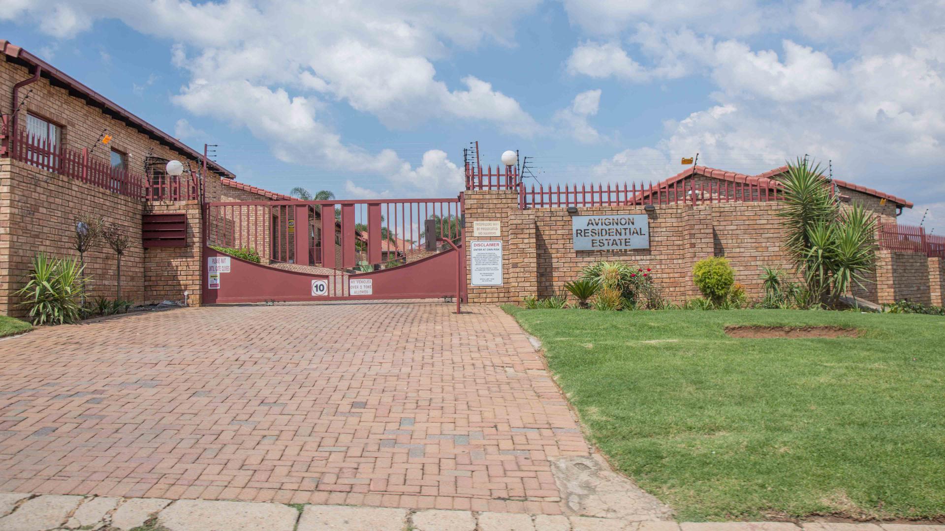 Front View of property in Weltevreden Park