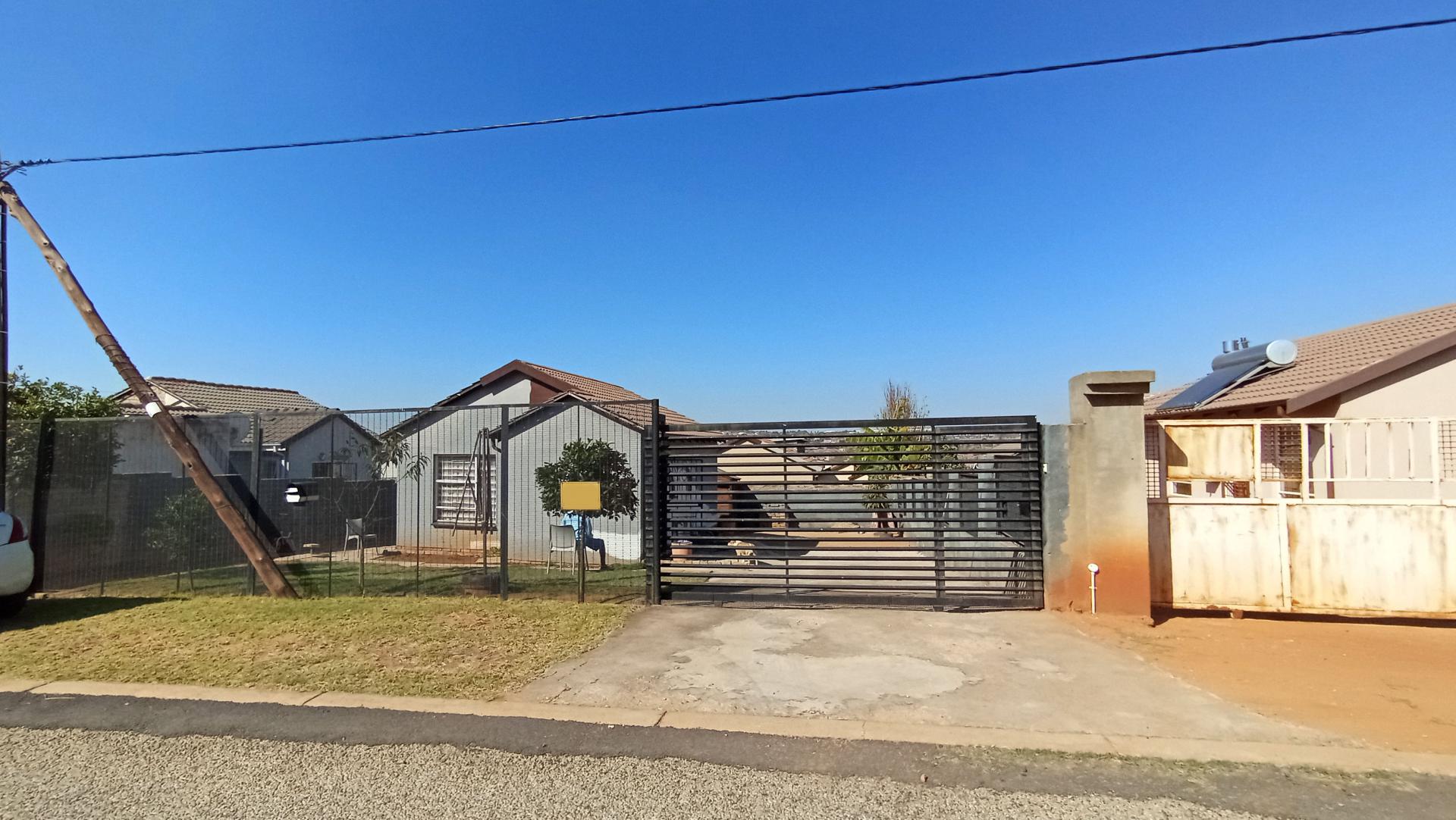 Front View of property in Cosmo City