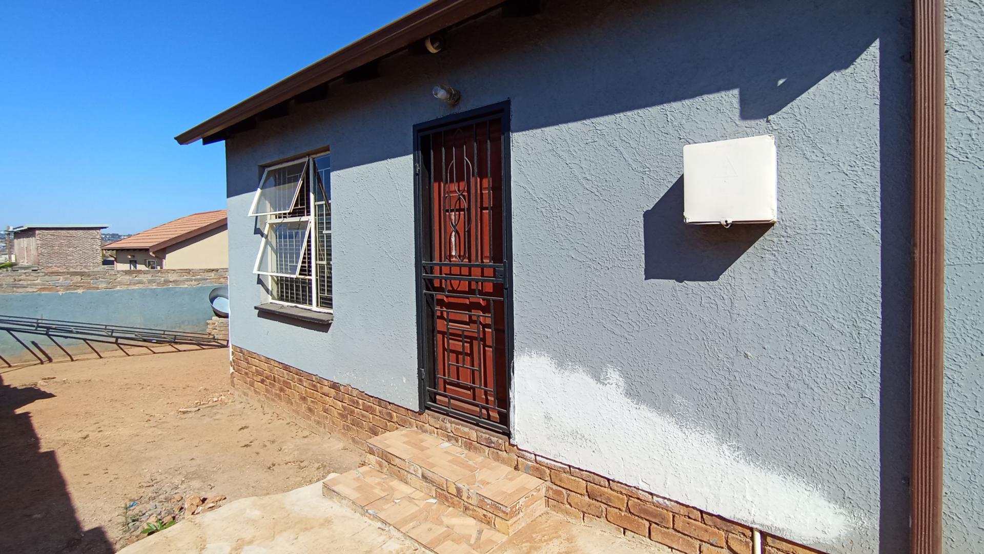 Front View of property in Cosmo City