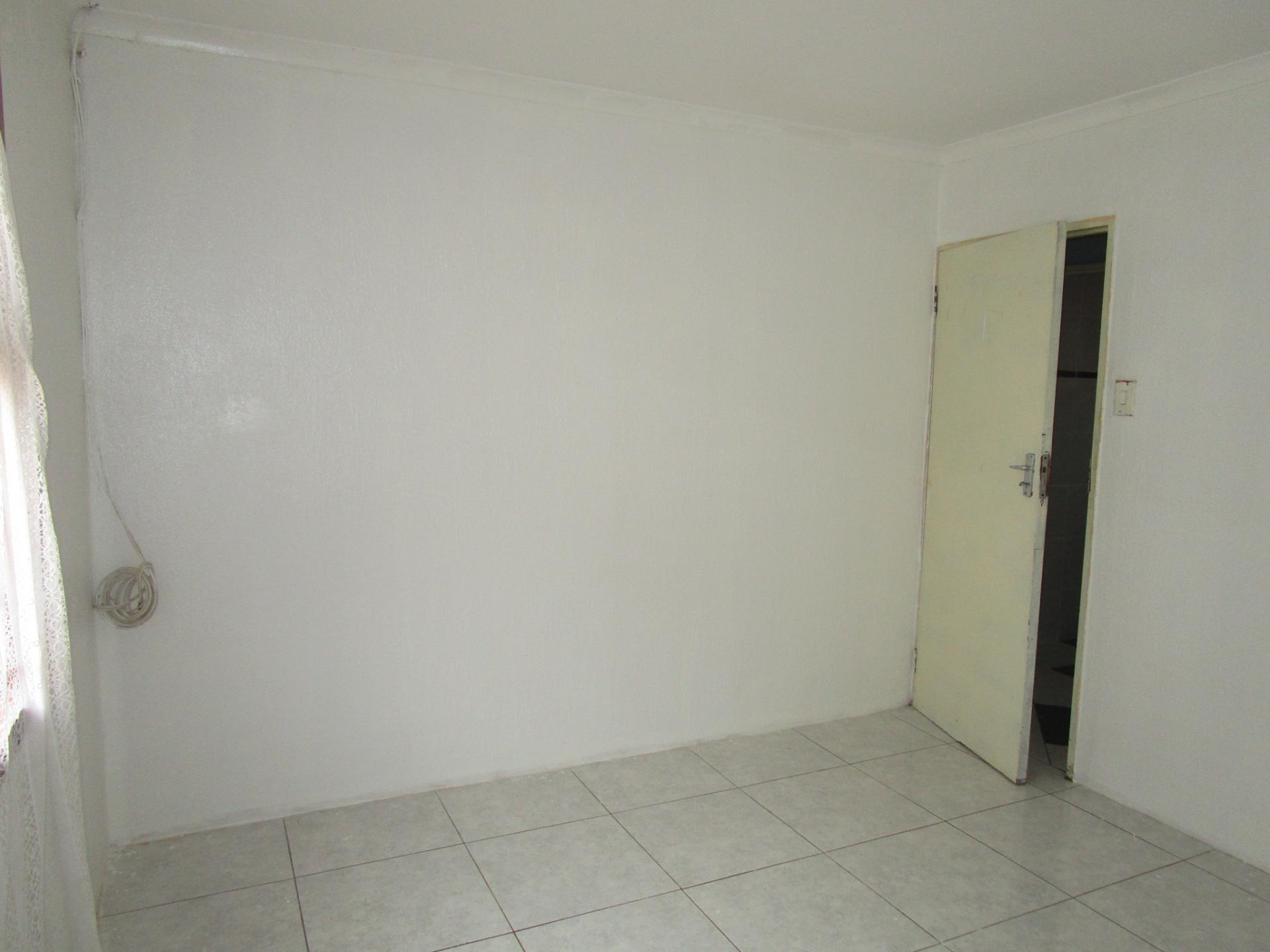 Main Bedroom - 14 square meters of property in Ennerdale