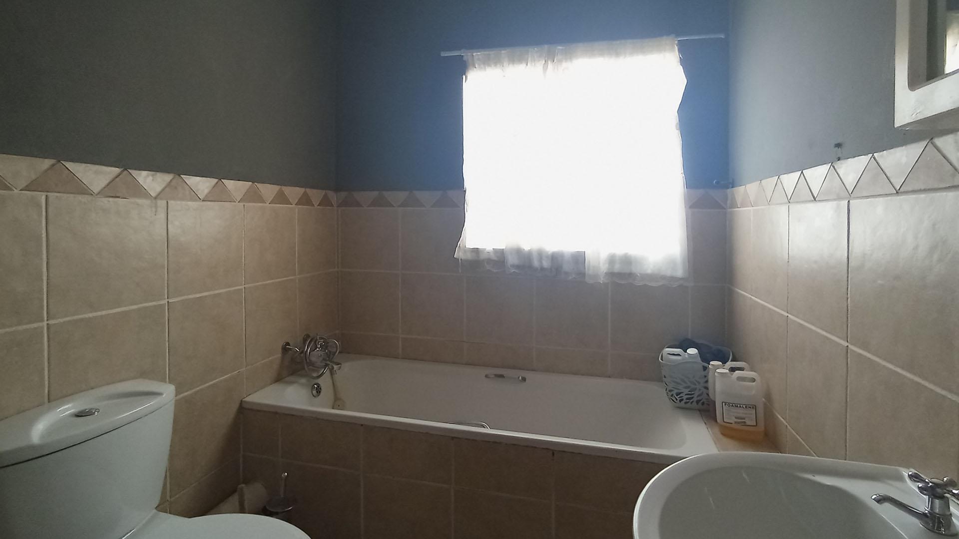 Bathroom 1 - 7 square meters of property in Proclamation Hill