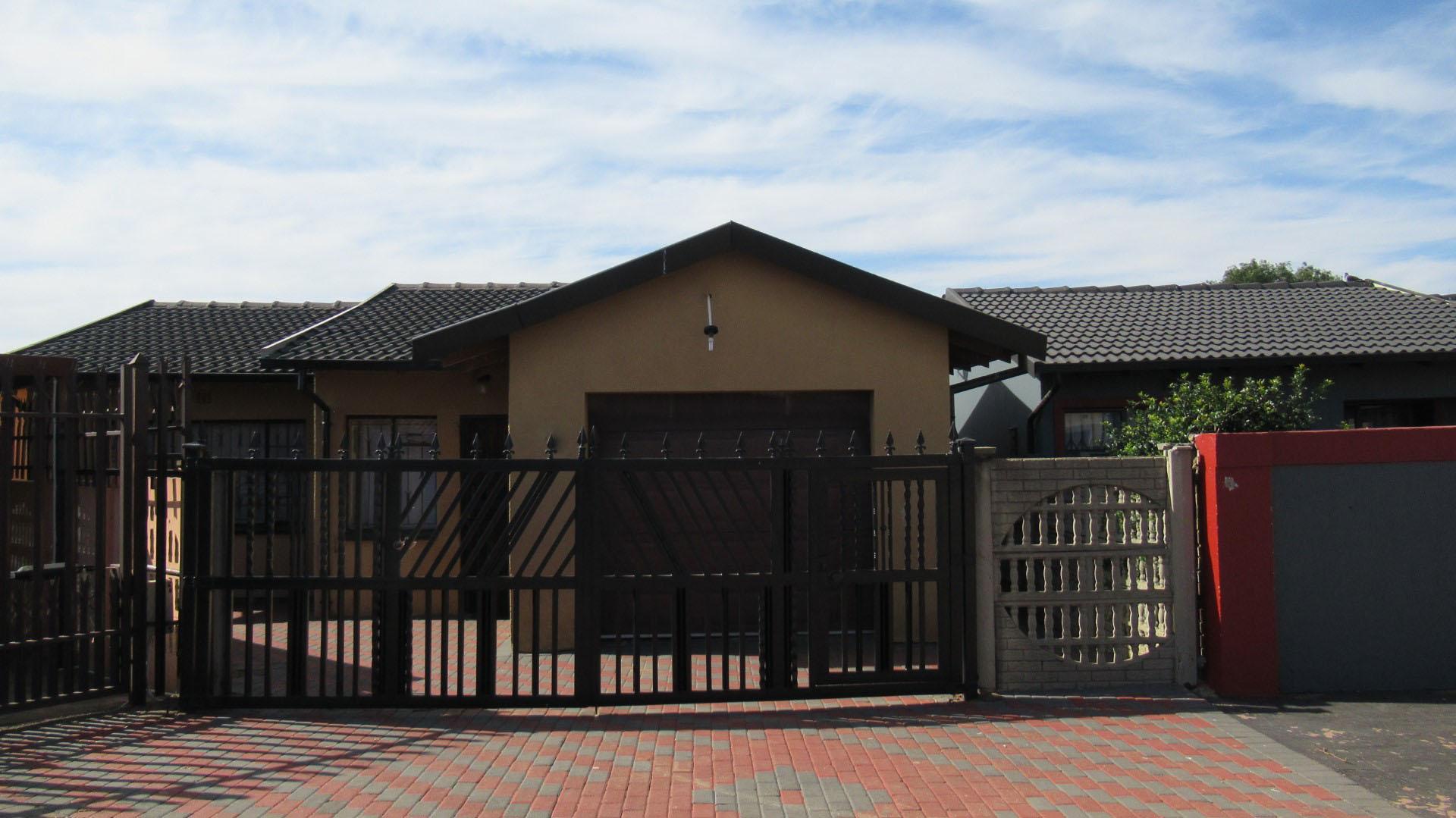 Front View of property in Pimville