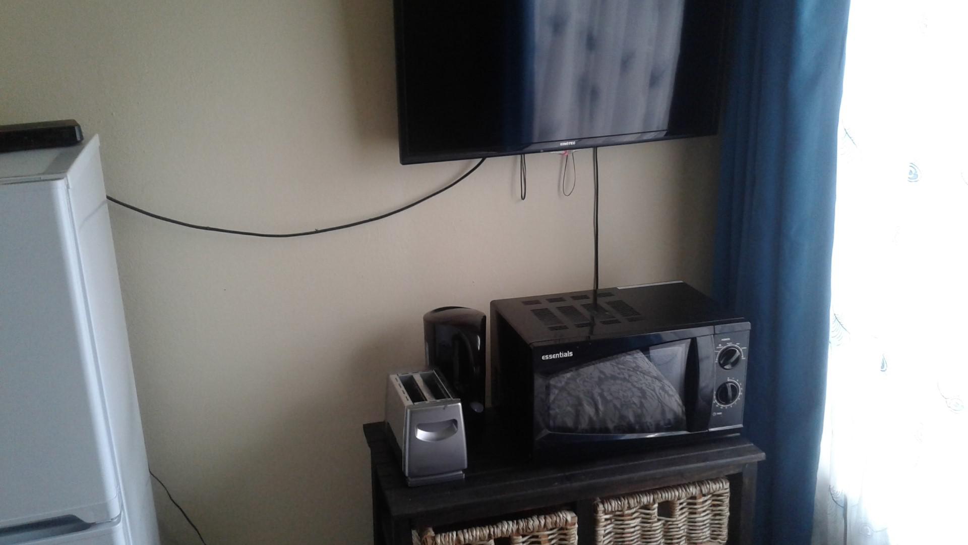 Bed Room 2 - 11 square meters of property in Amanzimtoti 