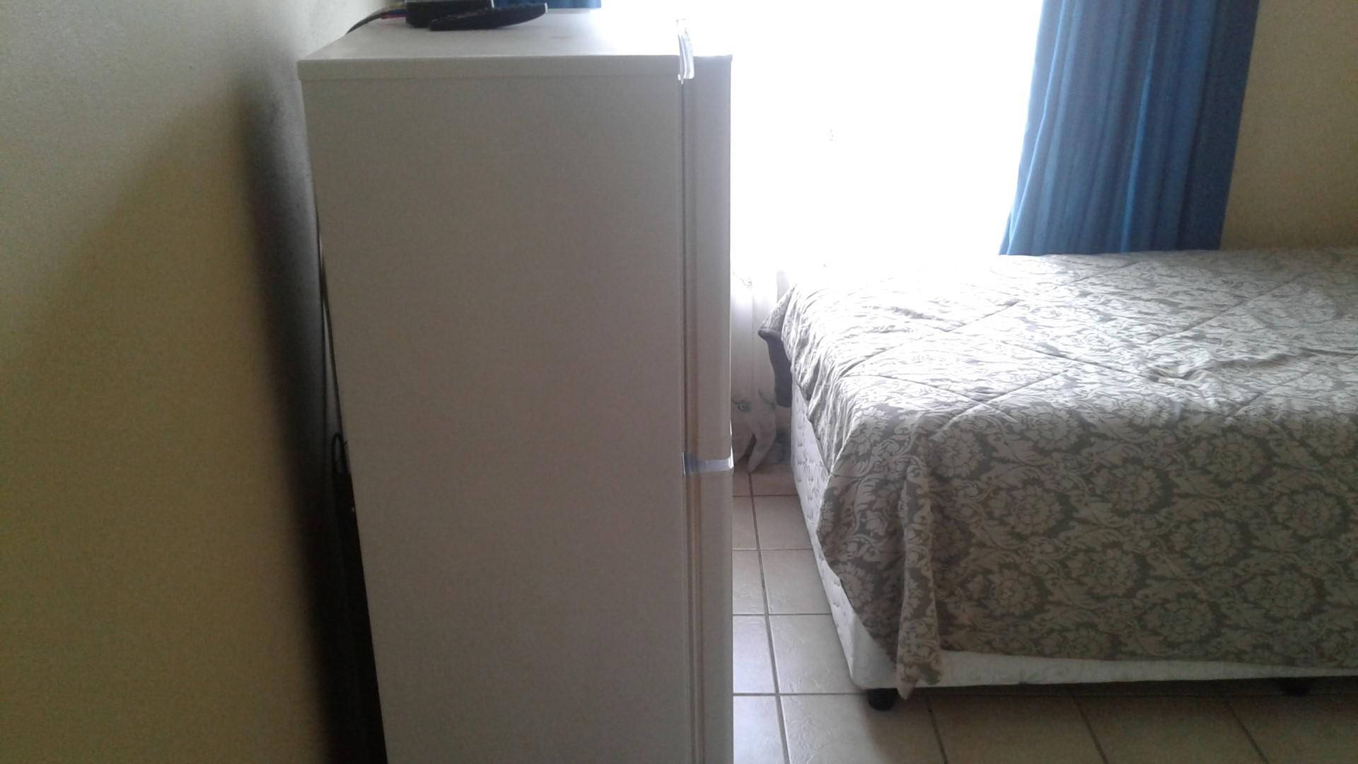Bed Room 2 - 11 square meters of property in Amanzimtoti 