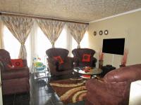 Lounges - 35 square meters of property in Birchleigh North