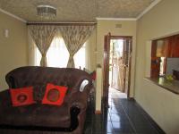 Lounges - 35 square meters of property in Birchleigh North