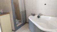 Bathroom 1 - 14 square meters of property in Brackendowns