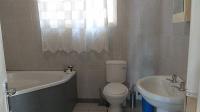 Bathroom 1 - 14 square meters of property in Brackendowns