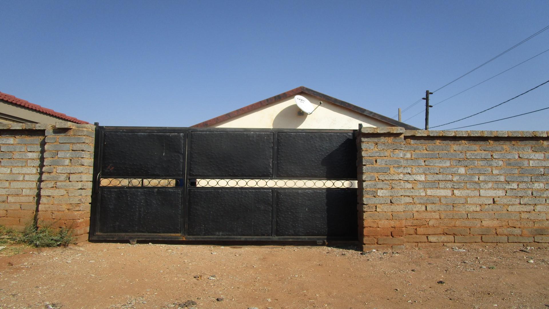 Front View of property in Protea Glen