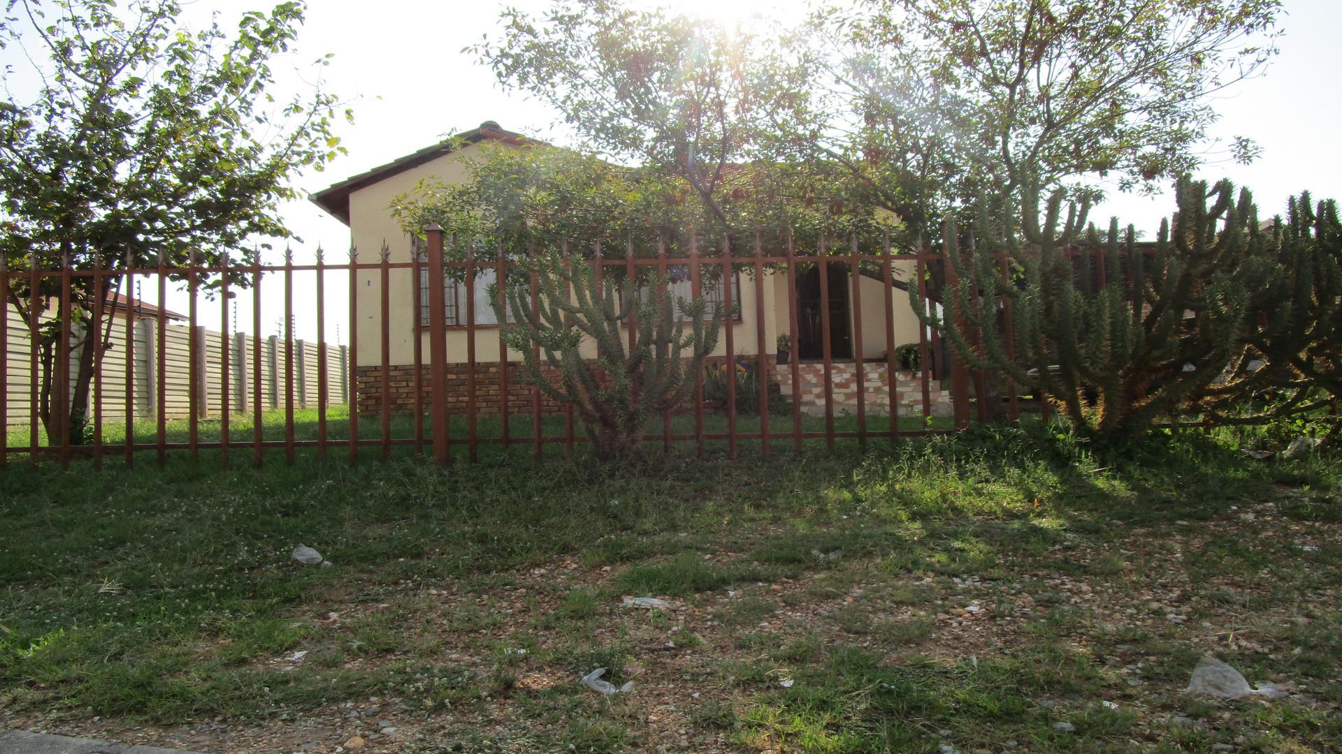 Front View of property in Olievenhoutbos