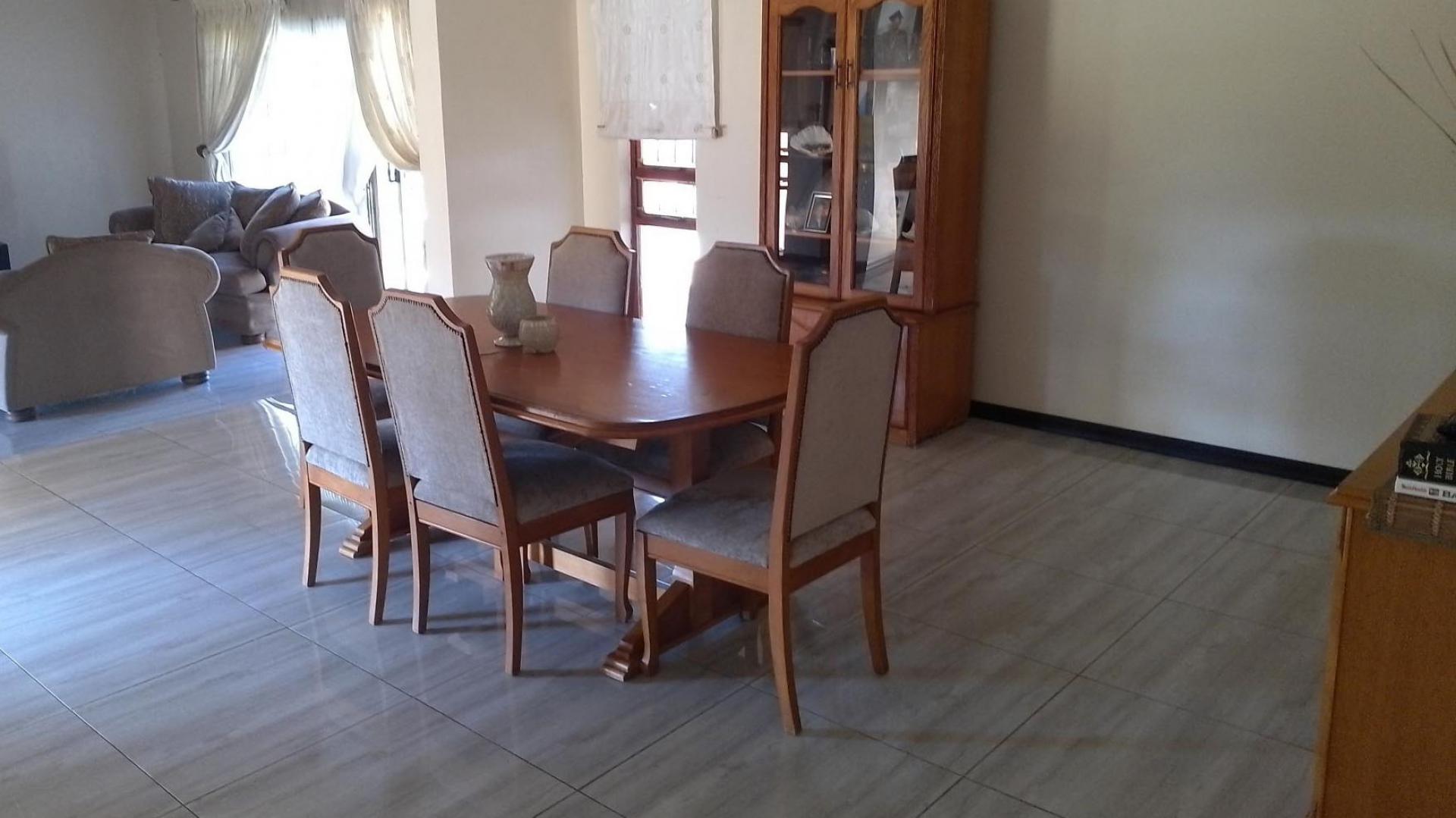 Dining Room of property in Grantham Park