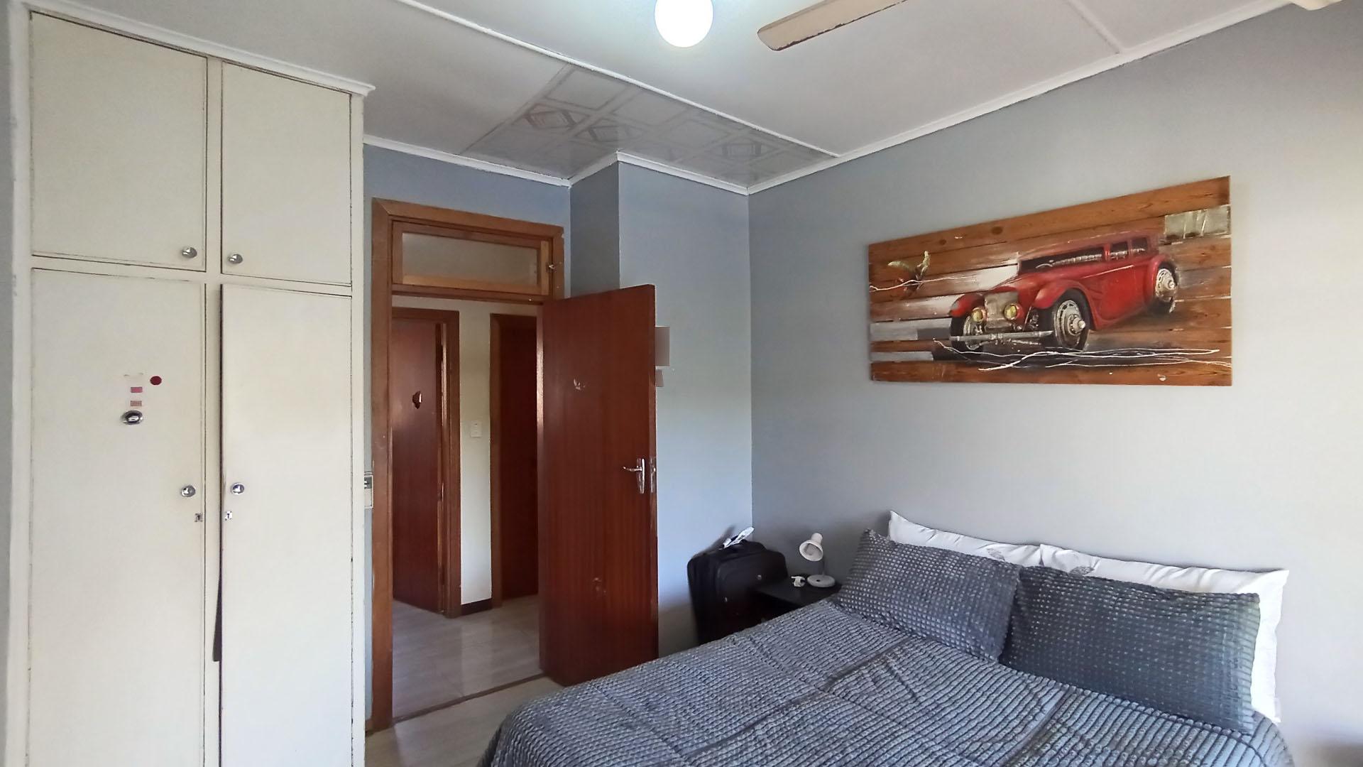 Bed Room 1 - 18 square meters of property in Grantham Park