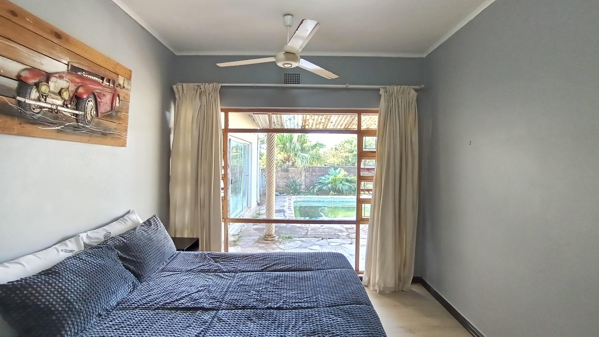 Bed Room 1 - 18 square meters of property in Grantham Park