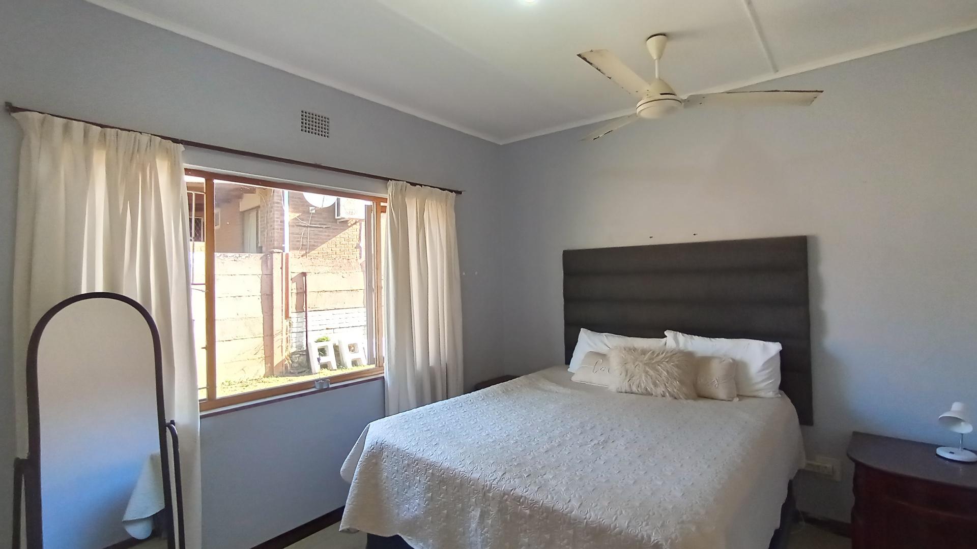 Bed Room 2 - 16 square meters of property in Grantham Park