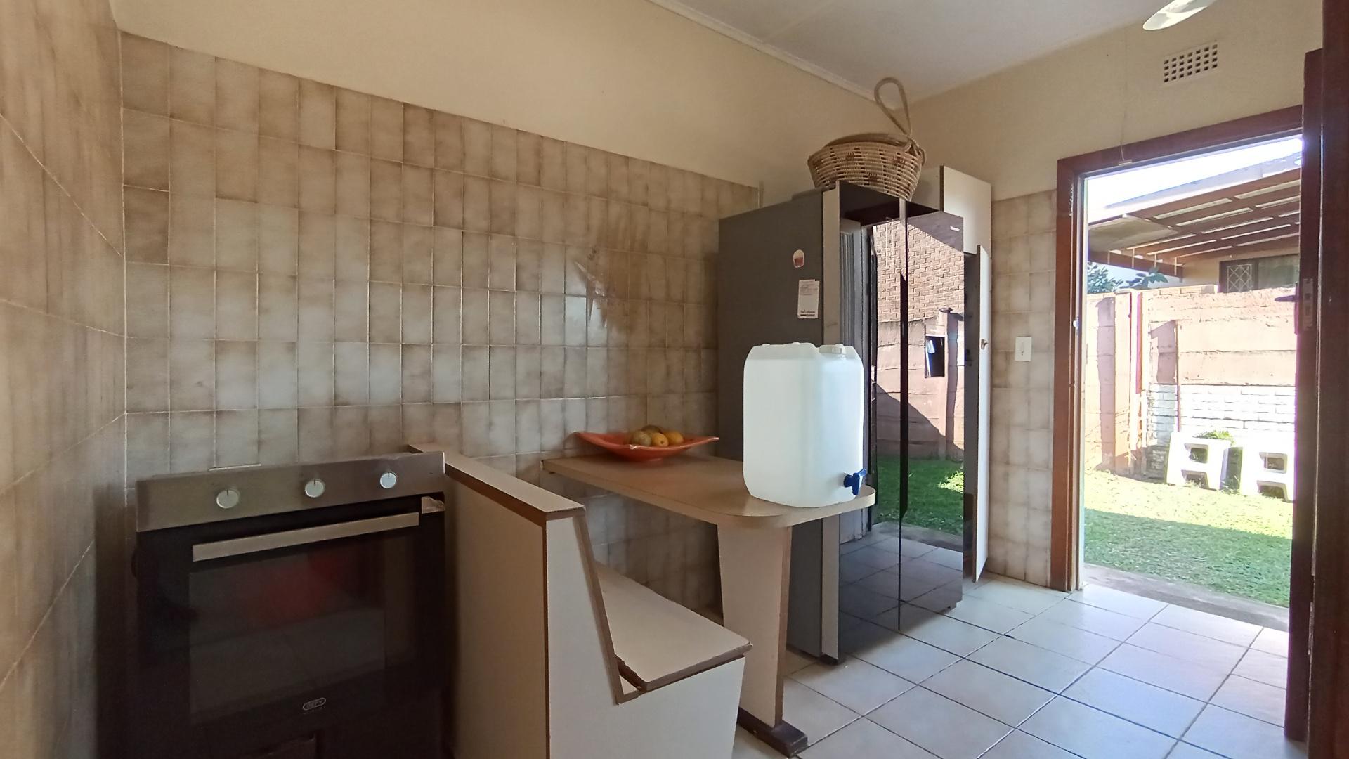 Kitchen - 27 square meters of property in Grantham Park