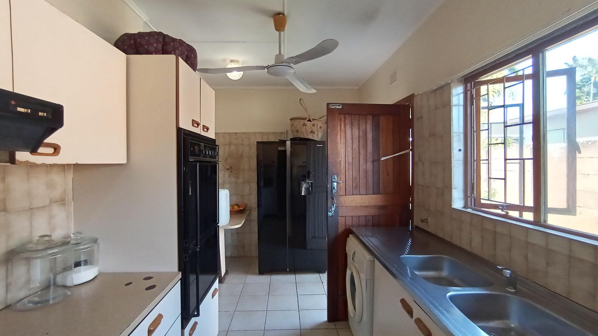 Kitchen - 27 square meters of property in Grantham Park