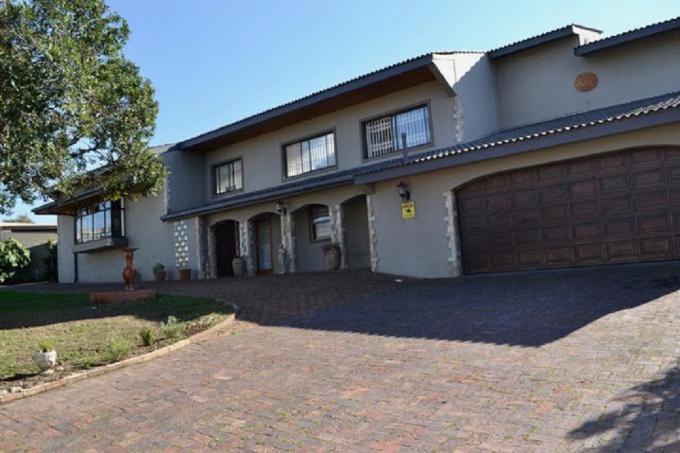4 Bedroom House for Sale For Sale in Plettenberg Bay - Home Sell - MR190395