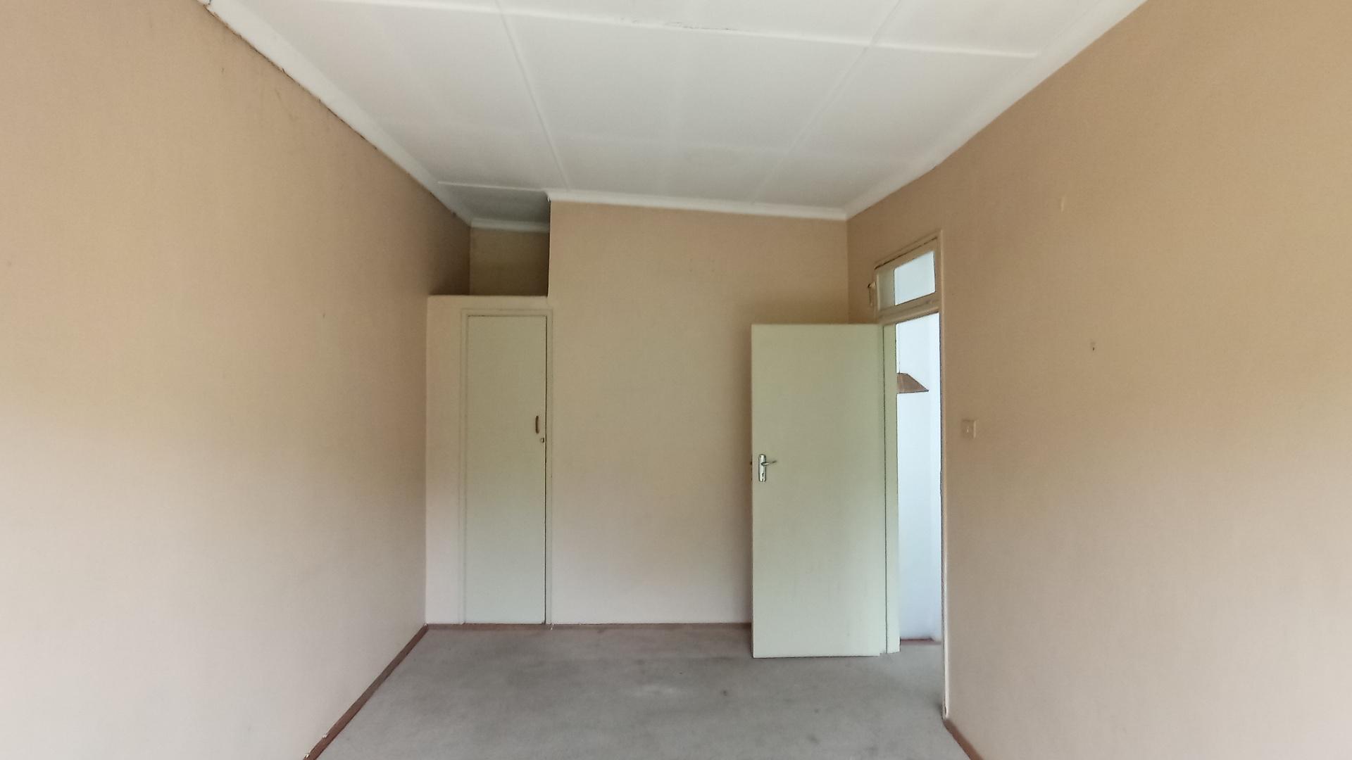 Main Bedroom - 20 square meters of property in Fields Hills