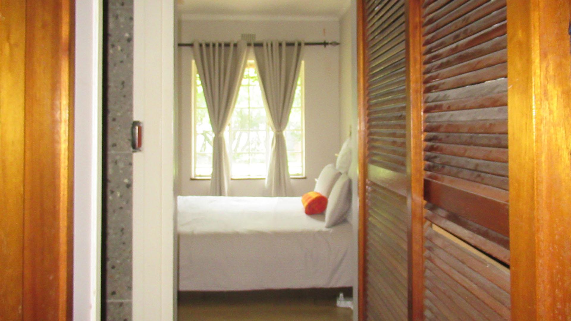 Main Bedroom - 32 square meters of property in Buccleuch