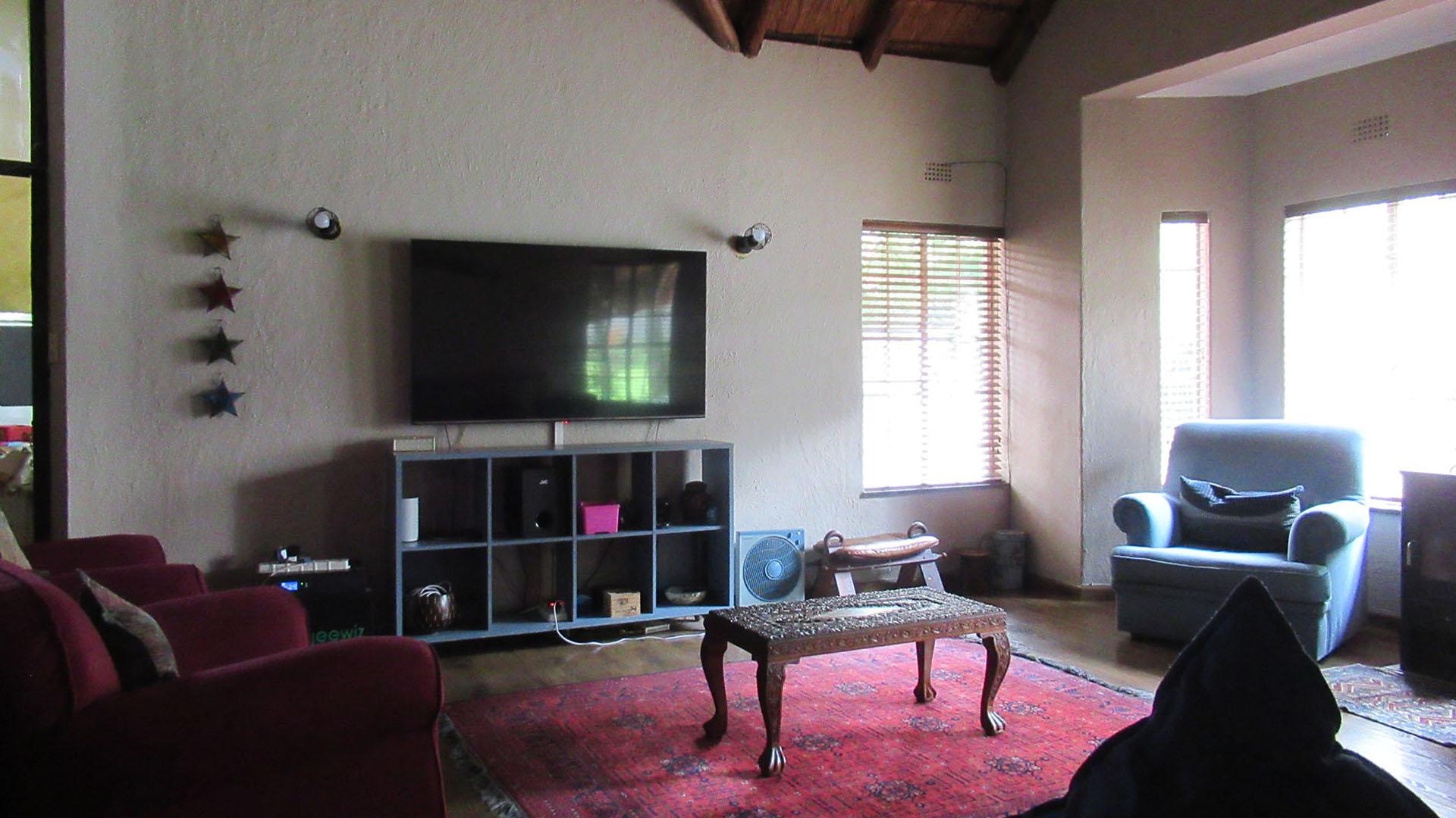 Lounges - 87 square meters of property in Buccleuch