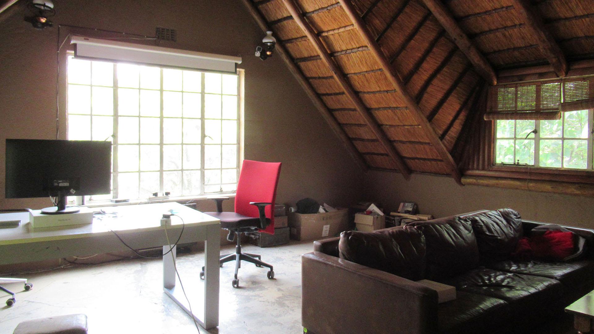 Lounges - 87 square meters of property in Buccleuch