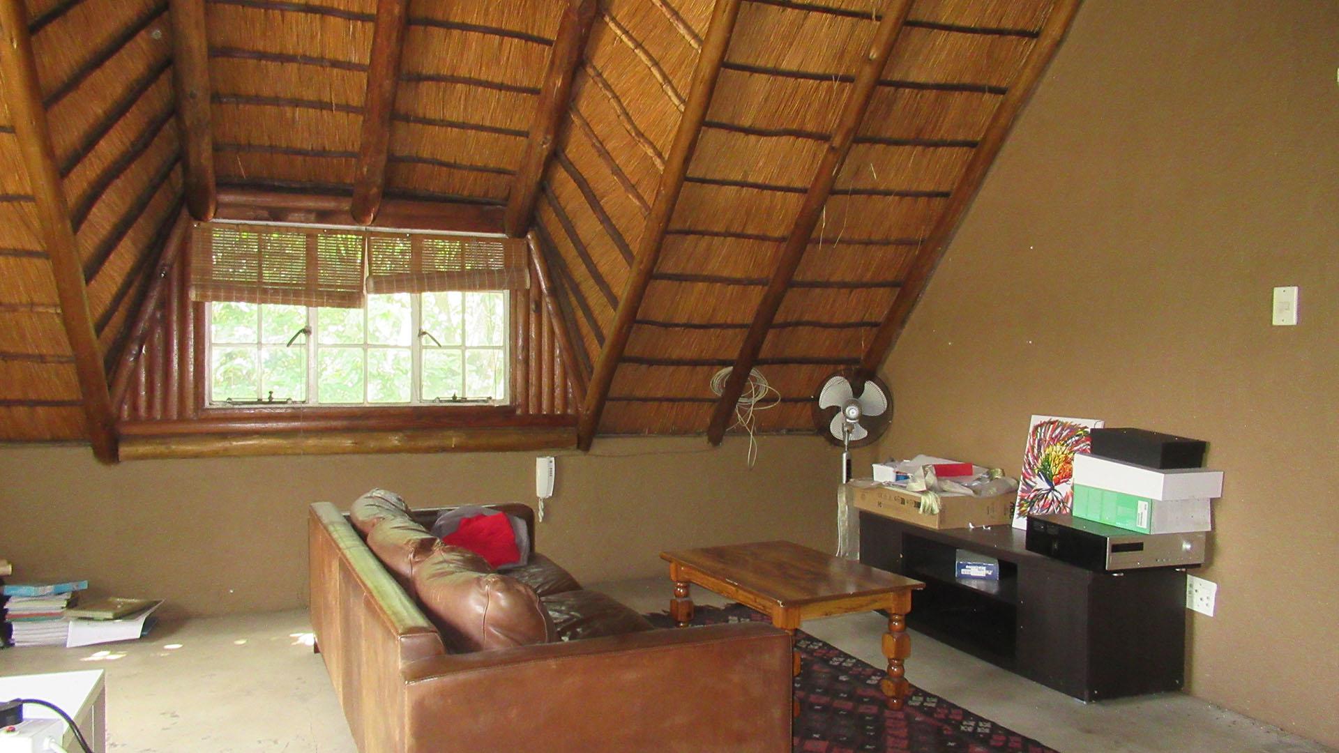 Lounges - 87 square meters of property in Buccleuch