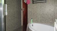 Main Bathroom - 9 square meters of property in Buccleuch