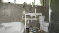 Main Bathroom - 9 square meters of property in Buccleuch