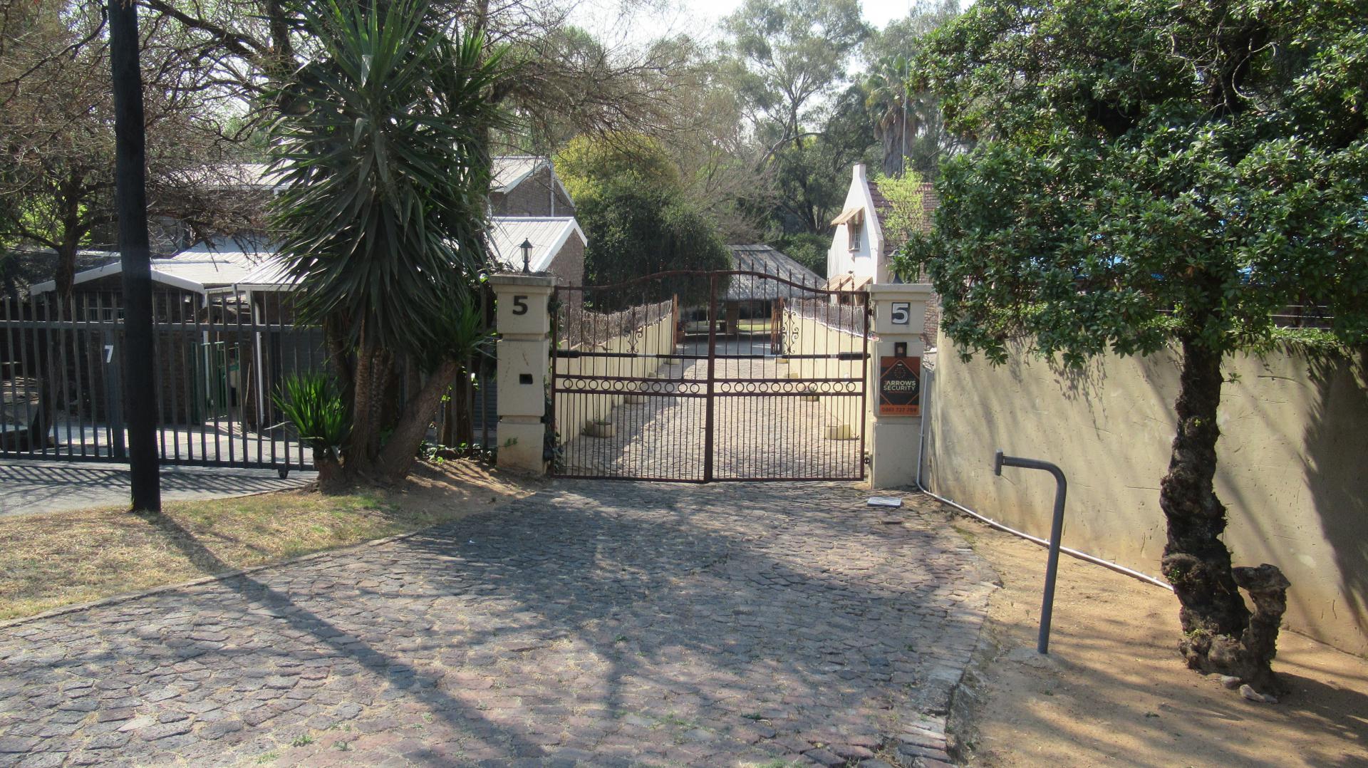 Front View of property in Rembrandt Park