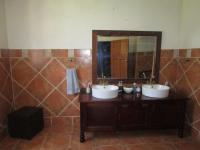 Main Bathroom - 18 square meters of property in Henley-on-Klip