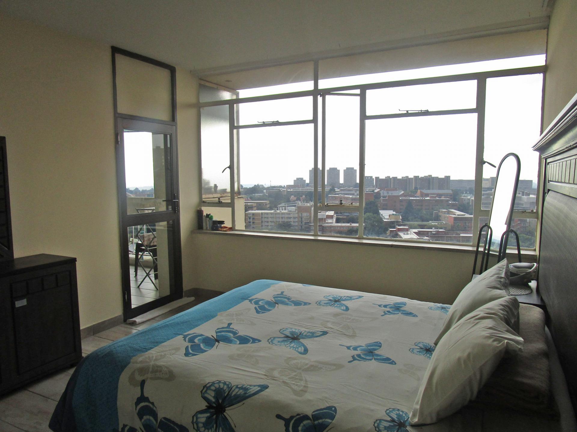 Main Bedroom - 20 square meters of property in Parktown