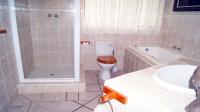 Main Bathroom - 10 square meters of property in Pennington
