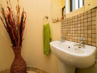 Guest Toilet - 4 square meters of property in Kosmosdal