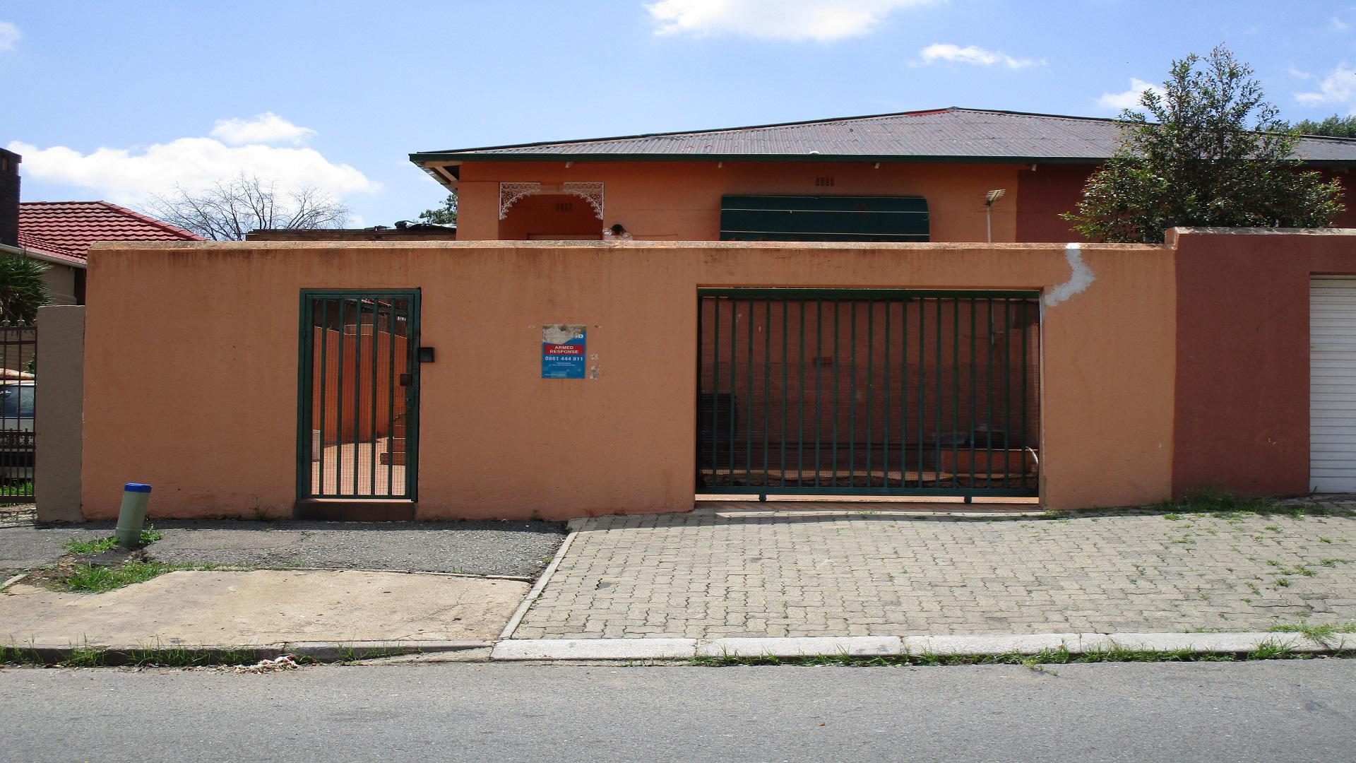 Front View of property in Rosettenville