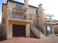 Front View of property in La Montagne