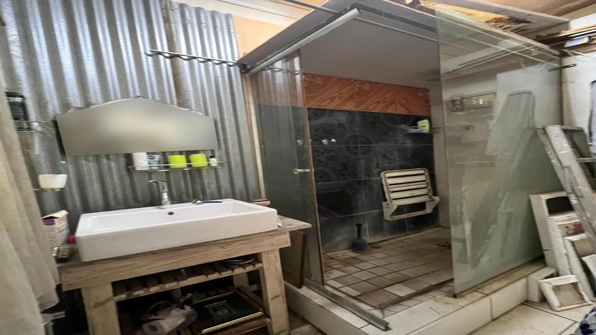 Bathroom 1 of property in Noordhoek (Bloemfontein)