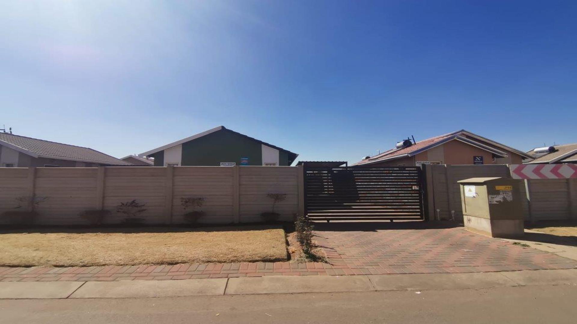 Front View of property in Boksburg