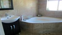 Bathroom 1 of property in Daggafontein