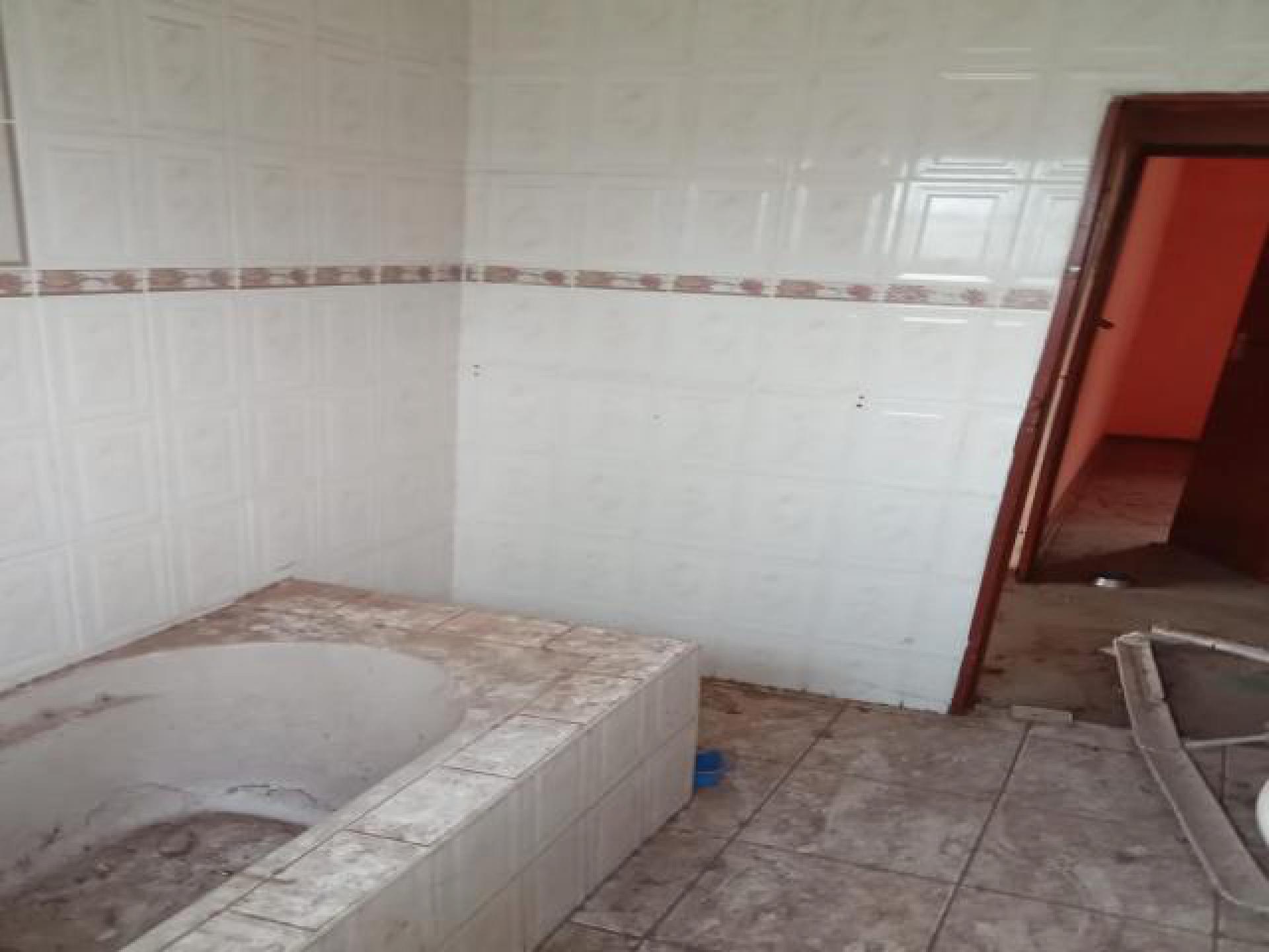 Bathroom 1 of property in Makhado (Louis Trichard)