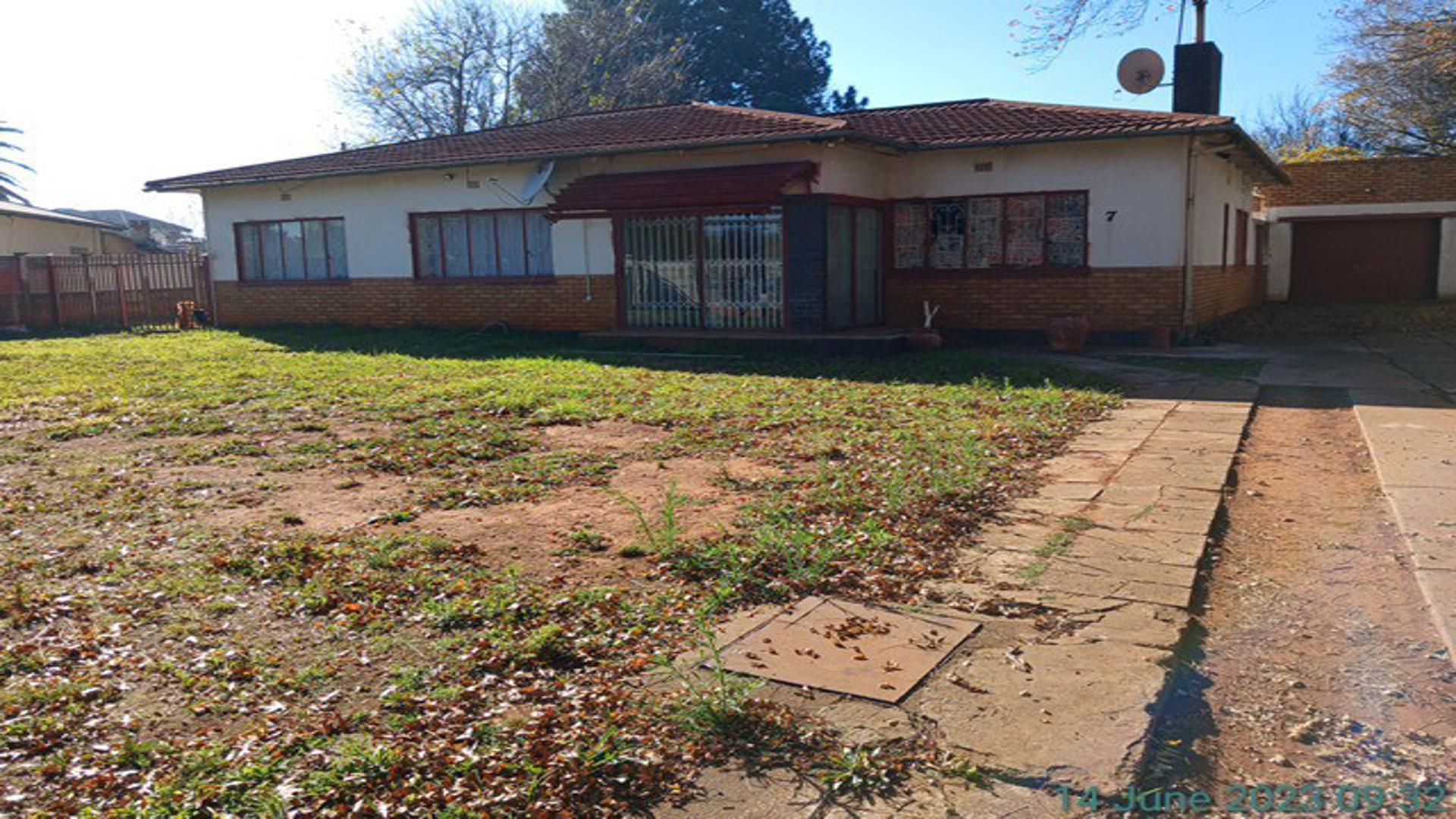 Front View of property in Lakeside - (Vereeniging)
