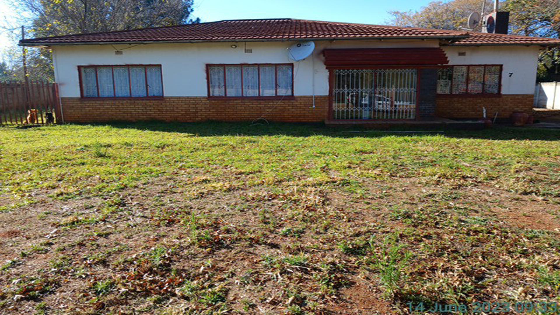 Front View of property in Lakeside - (Vereeniging)