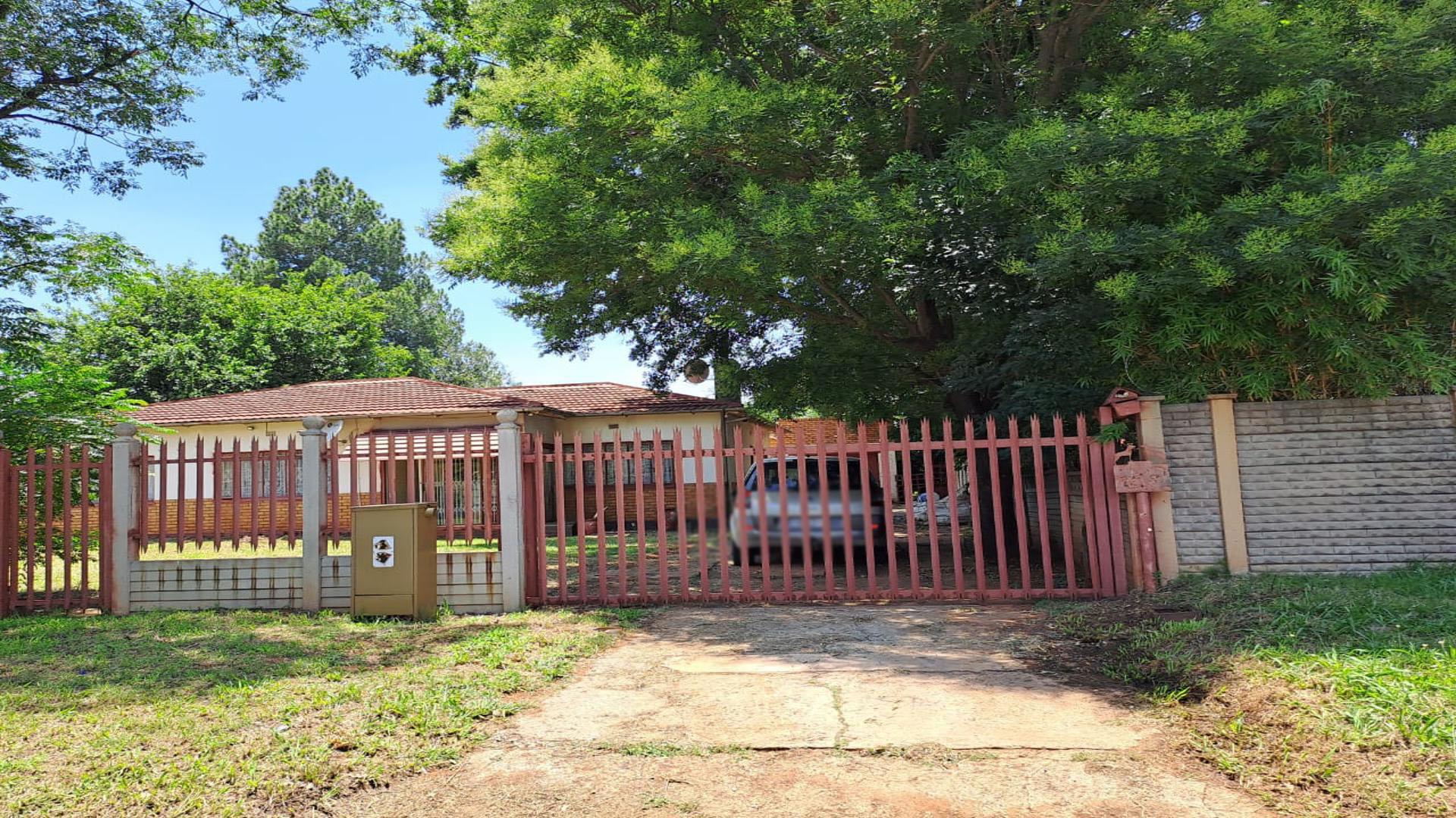 Front View of property in Lakeside - (Vereeniging)