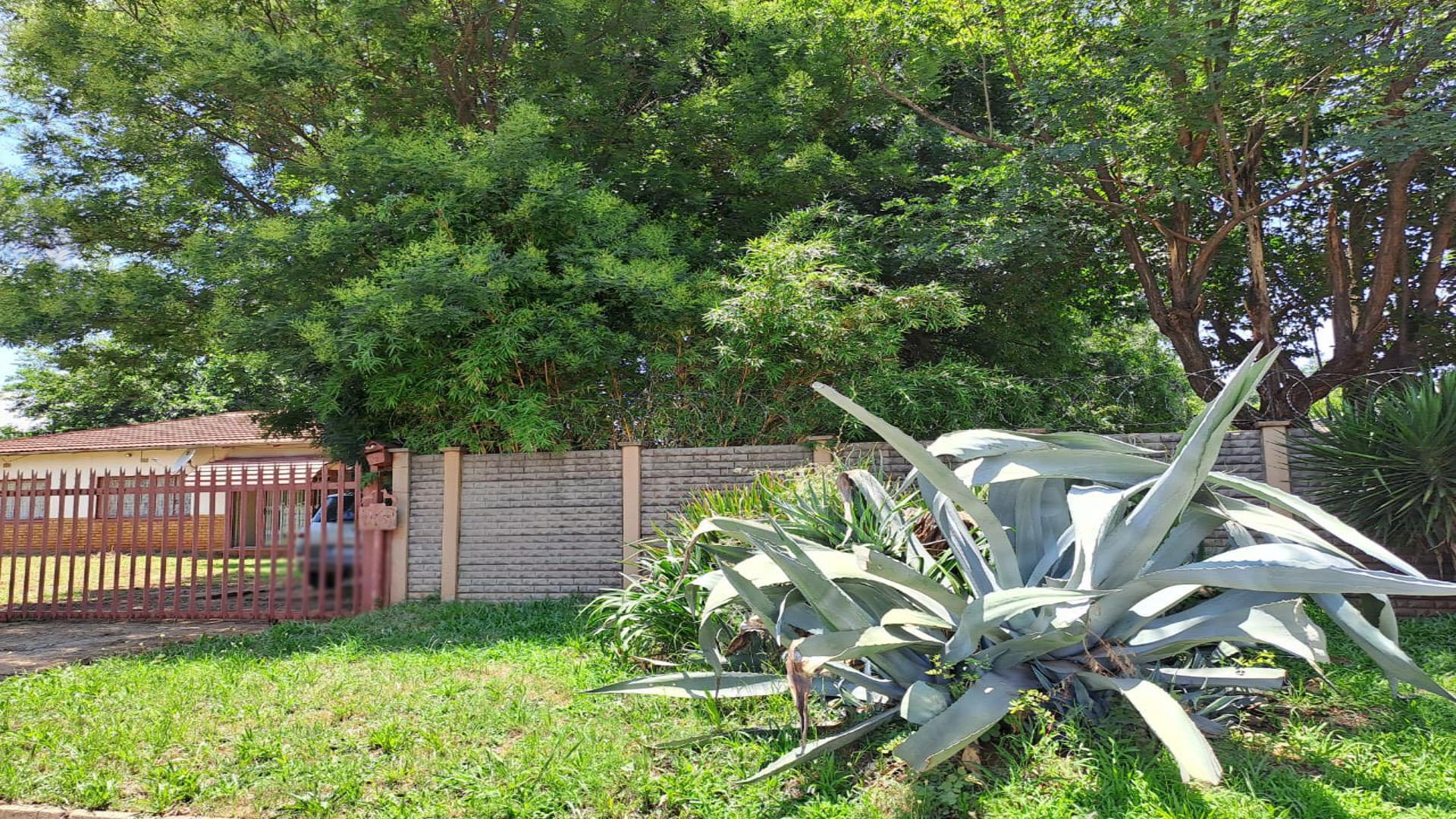 Front View of property in Lakeside - (Vereeniging)