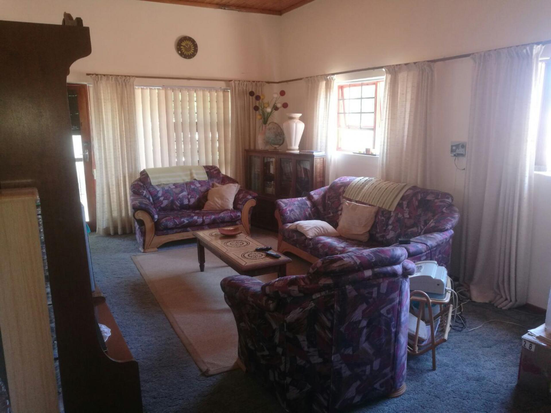 Lounges of property in Mossel Bay
