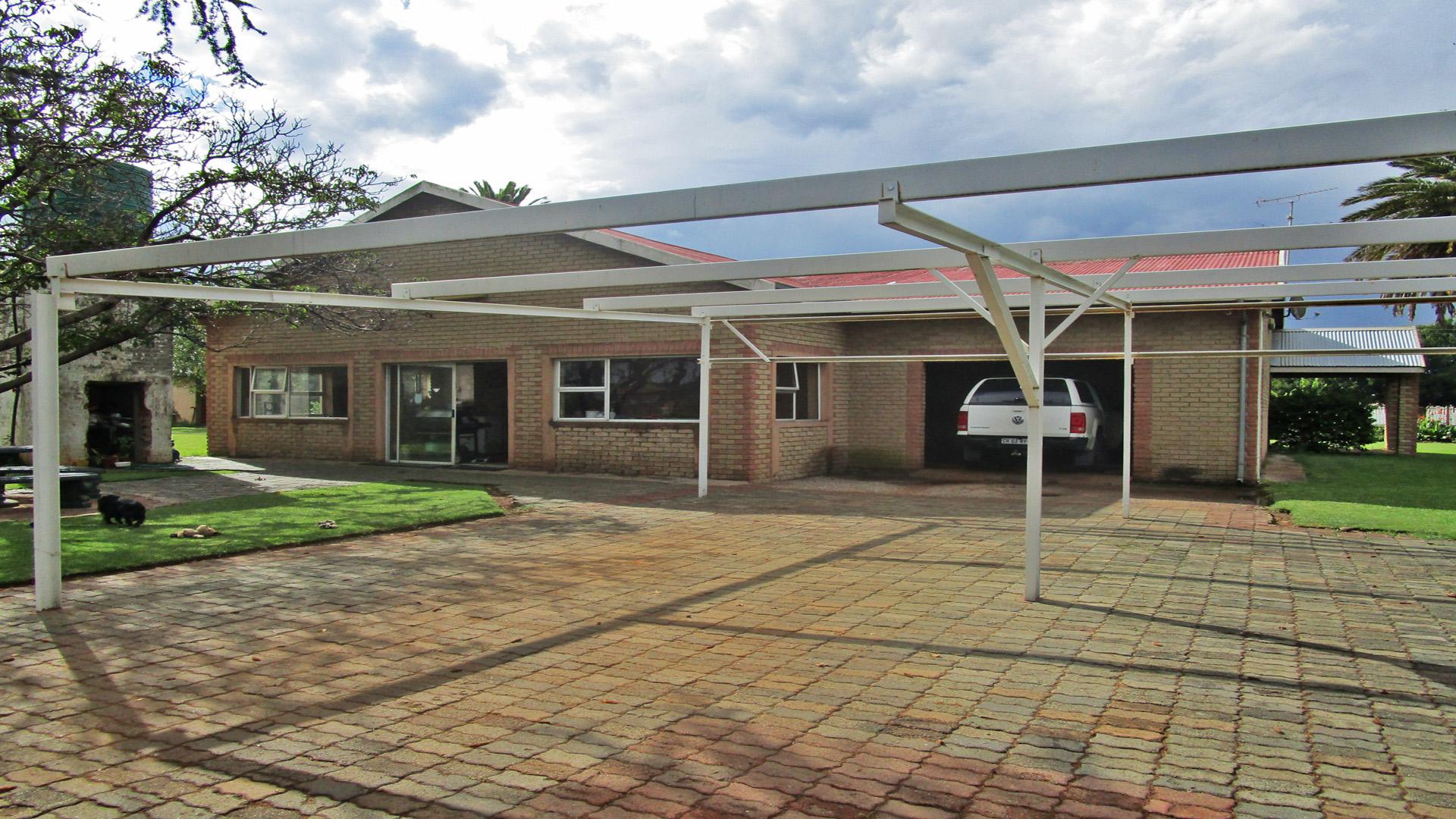 Front View of property in Randfontein