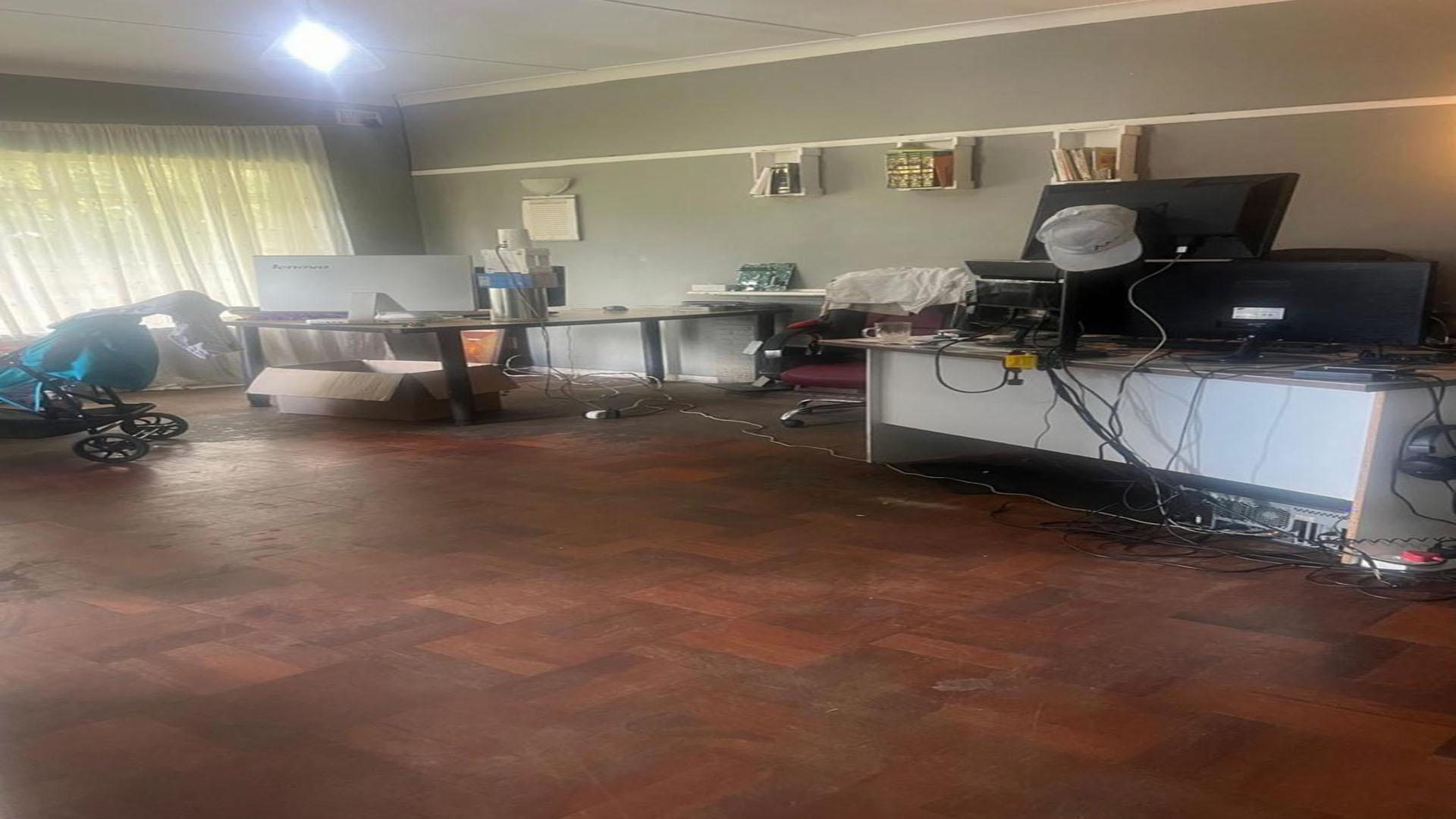 Lounges of property in Komati